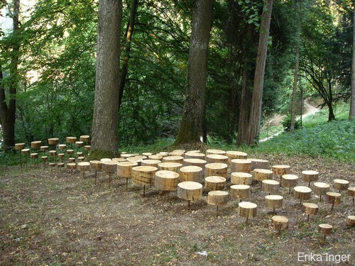 06-Abheben-2006-Holz-Stahlstangen-1200x250x90-cm-Kunst-in-der-Landschaft-Lilienfeld-A-