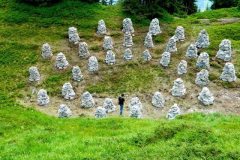 Stoanerne-Frauen-und-Manderlait-2012-Kunst-in-der-Landschaft-23-m-Schmittenhoehe-Zell-am-See-A