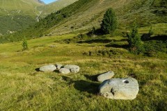 10-Schalen-unter-Schalen-2011-Granitfindlinge-mehrteilig-800x80x400-cm-Nationalpark-Vent-A-