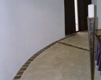 Kapelle-1999-Innenraumgestaltung-Boden-Sakrale-Gegenstaende-Voellan-I-
