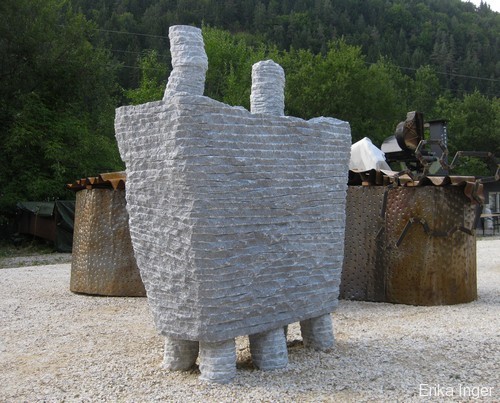Dinnette-2013-Krastaler-Marmor-160x130x70-Bildhauer-Symposion-Krastal-A