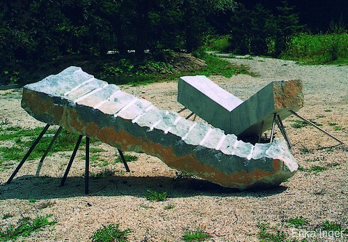 Das-innere-Tier-2002-Krastaler-Marmor-Stahl-370x120x110-cm-Weissenstein-A