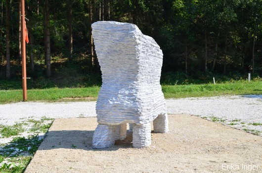 Triapla-Ho-2015-Krastaler-Marmor-160x135x70-cm-Bildhauersymposion-Krastal-A