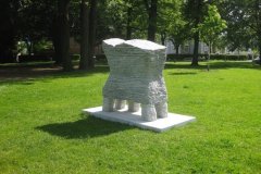 Triapla-Ho-2015-Krastaler-Marmor-160x135x70-cm-Stadtpark-Villach